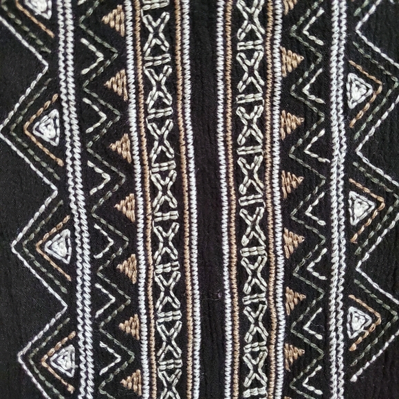 F21 Boho Crepey Cold Shoulder Tunic - Picture 3 of 8